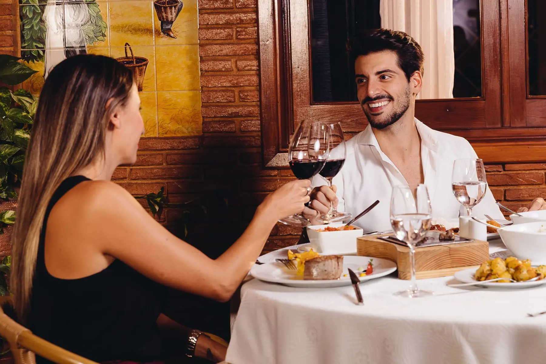 Convívio de clientes no Restaurante Figueiral Almancil